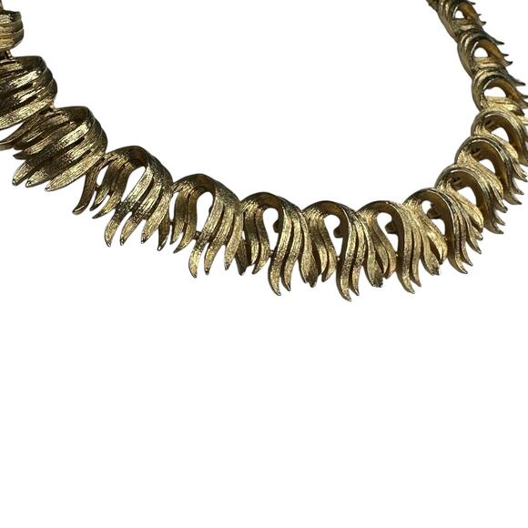 Vintage Lisner Collar Choker Necklace Signed Gold Tone Textured Statement - Picture 5 of 6